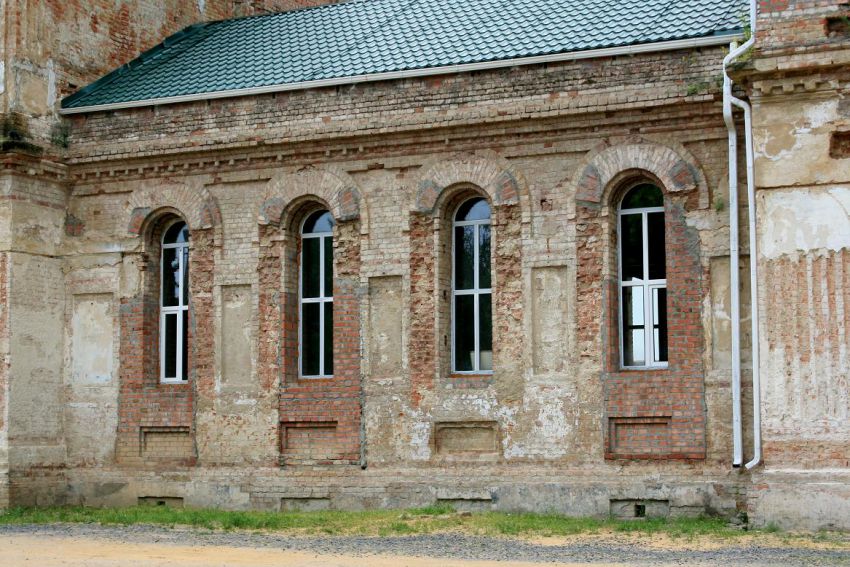 Пролетарск. Церковь Флора и Лавра. фасады