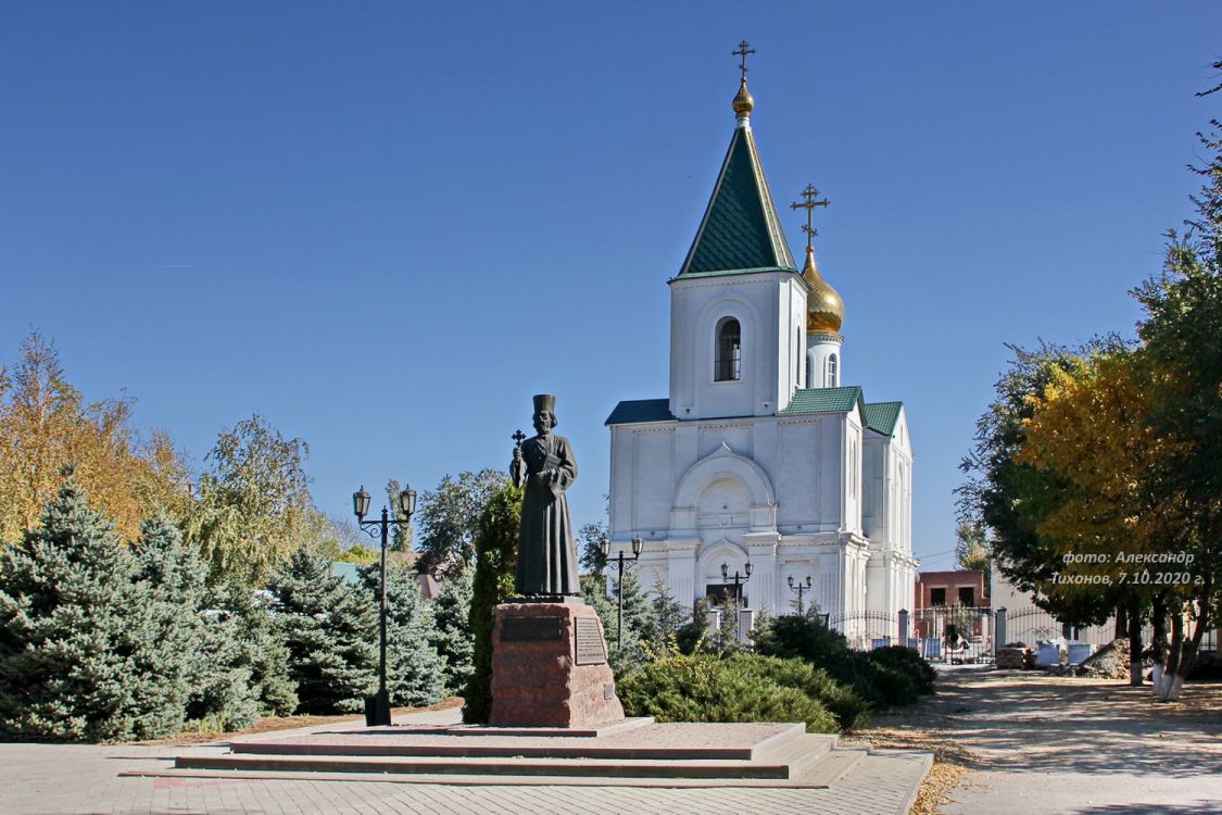 Пролетарск. Церковь Флора и Лавра. фасады