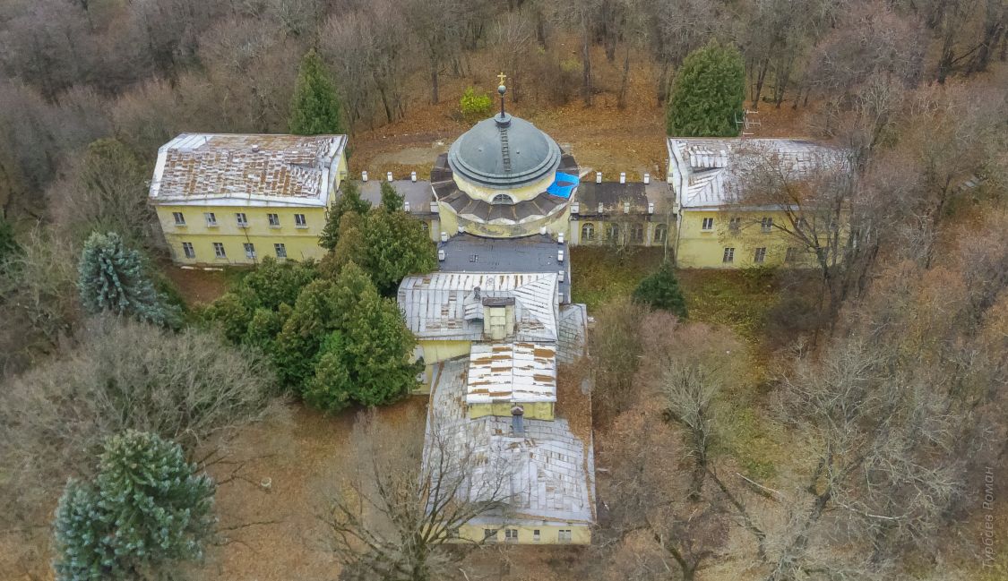 Церковь Димитрия Ростовского, Суханово (Ленинский городской округ, Московская область). общий вид в ландшафте, Вид с востока