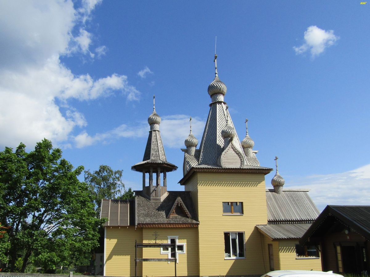 Пеники. Церковь Николая и Александры, царственных страстотерпцев. фасады