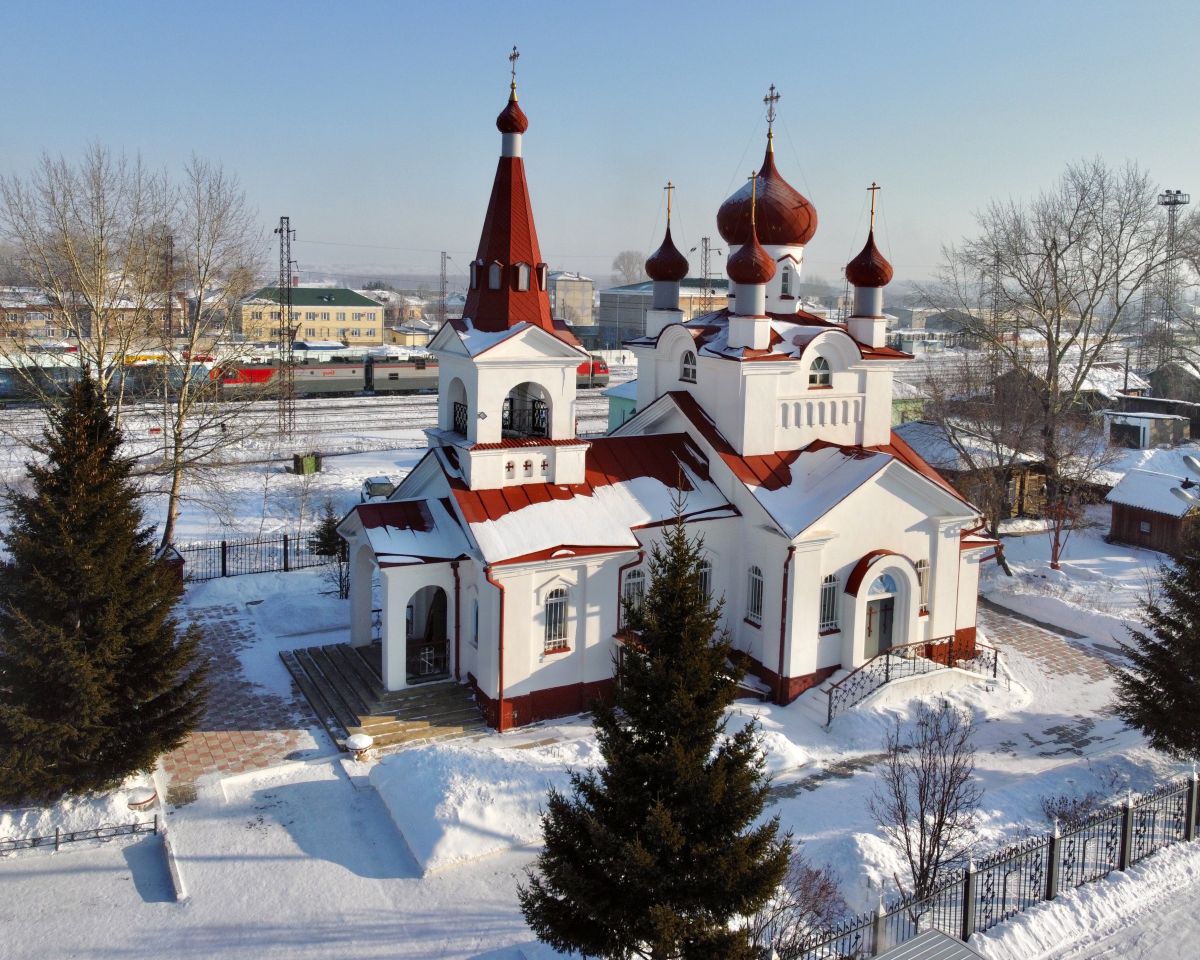 Иланский. Церковь Александра Невского. общий вид в ландшафте, Вид с запада