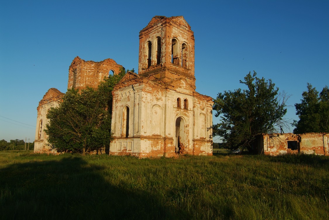 Крутчик. Церковь Иоанна Богослова. общий вид в ландшафте