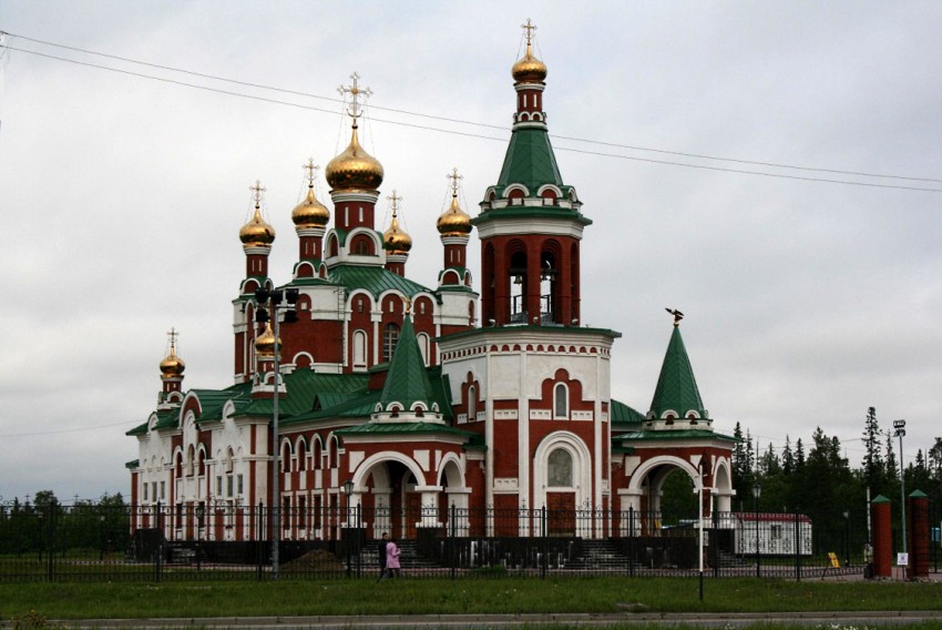 Церковь Воскресения Христова, Усинск (Усинск, город, Республика Коми). общий вид в ландшафте