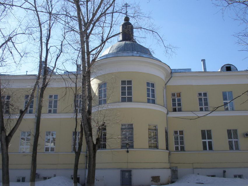 Домовая церковь Петра и Павла при Мариинской больнице, Тверской (Центральный административный округ (ЦАО), г. Москва). общий вид в ландшафте