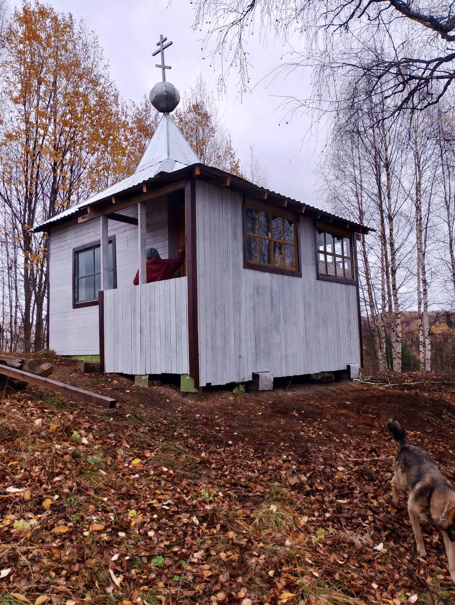Часовня Петра и Павла в деревне Векшор. Восстановлена частично. Освящена 23 октября 2025года., фасады. Часовня Петра и Павла, Векшор (Прилузский район, Республика Коми)