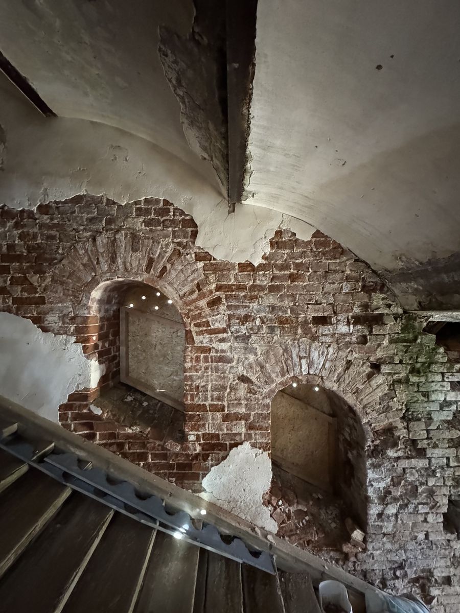 Всход крыльца, интерьер и убранство. Церковь Рождества Пресвятой Богородицы, Онежье (Княжпогостский район, Республика Коми)