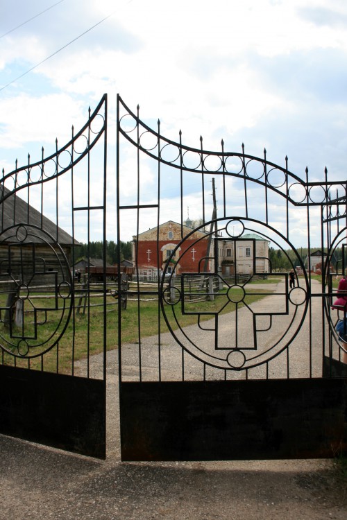 Кылтовский Крестовоздвиженский монастырь, Кылтово (Княжпогостский район, Республика Коми). фасады, Село Кылтово. Кылтовский Крестовоздвиженский женский монастырь