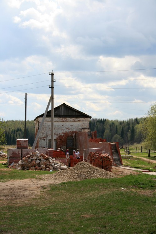Кылтовский Крестовоздвиженский монастырь, Кылтово (Княжпогостский район, Республика Коми). общий вид в ландшафте, Строительство новой монастырской стены