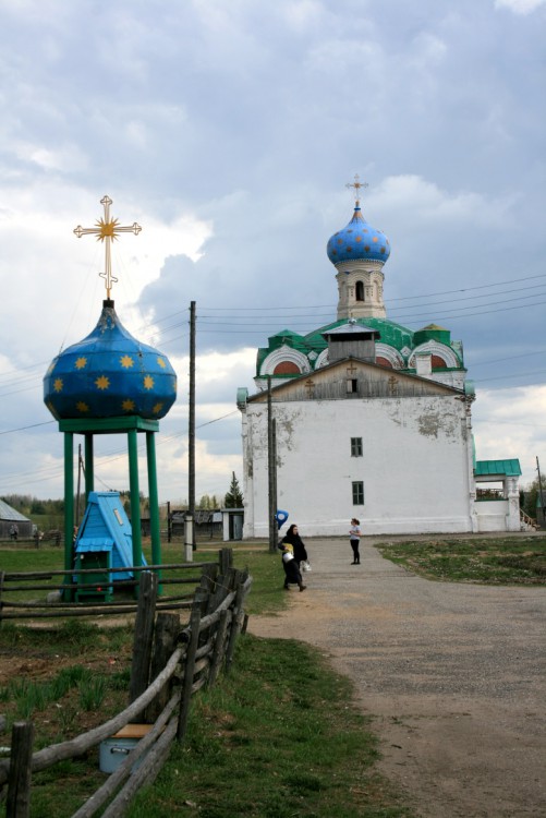 Кылтовский Крестовоздвиженский монастырь, Кылтово (Княжпогостский район, Республика Коми). общий вид в ландшафте