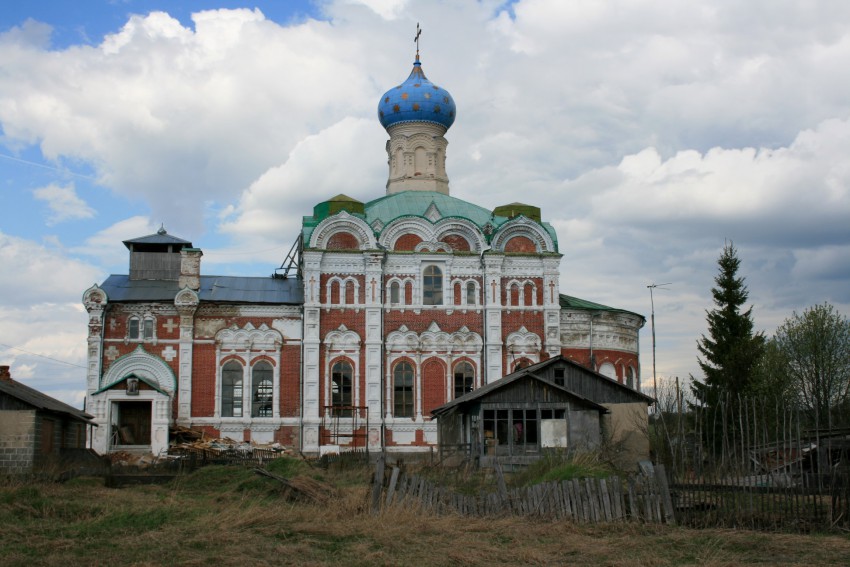 Кылтовский Крестовоздвиженский монастырь. Церковь Зосимы и Савватия, Кылтово (Княжпогостский район, Республика Коми). общий вид в ландшафте, Село Кылтово. Кылтовский Крестовоздвиженский женский монастырь. Церковь Зосимы и Савватия