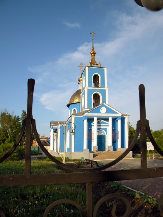 Белгородская область вейделевские сайты. Покровский храм Вейделевка. Церковь Покрова Вейделевка. Вейделевский район храм Покрова Пресвятой Богородицы. Белгородская область поселок Вейделевка.