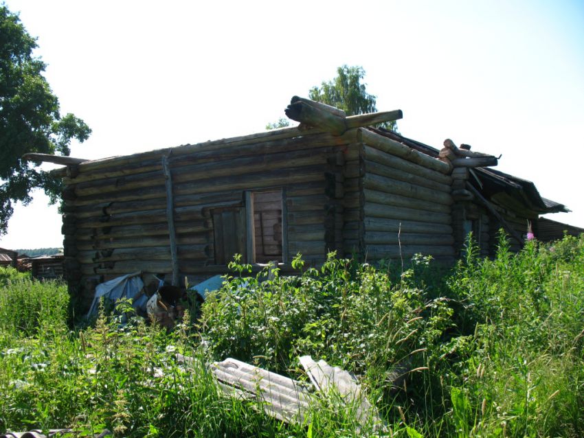 Часовня Покрова Пресвятой Богородицы, Паневская (Прилузский район, Республика Коми). общий вид в ландшафте, современное состояние часовни