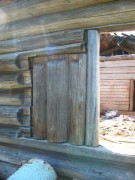 Часовня Покрова Пресвятой Богородицы, Старый оконный проём и расширенный - новый<br>, Паневская, Прилузский район, Республика Коми