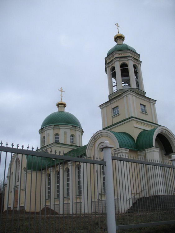 Ува. Церковь Иоанна Кронштадтского. общий вид в ландшафте