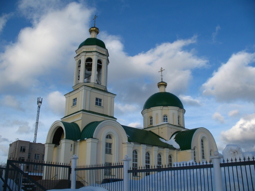 Ува. Церковь Иоанна Кронштадтского. общий вид в ландшафте