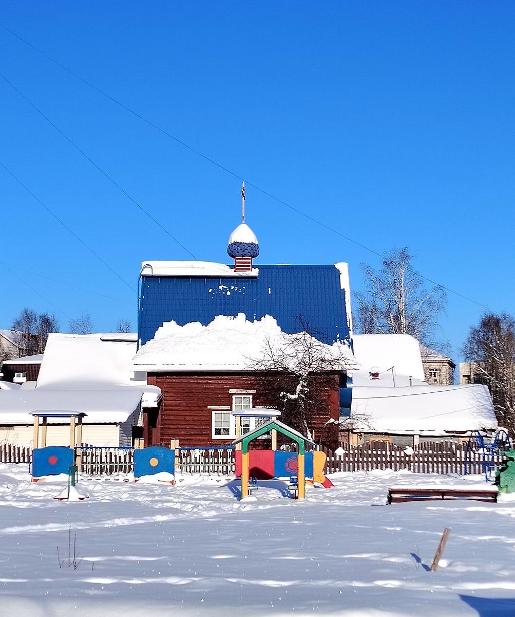 общий вид в ландшафте. Часовня Покрова Пресвятой Богородицы, Сыктывкар (Сыктывкар, город, Республика Коми)