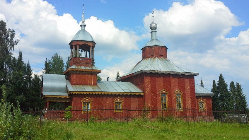 Троицко-Печорск. Церковь Троицы Живоначальной. общий вид в ландшафте