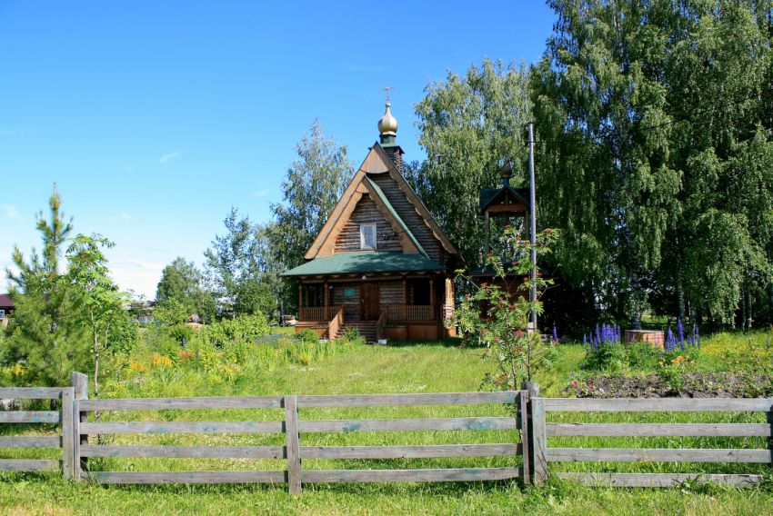 Додзь. Церковь Петра и Павла. общий вид в ландшафте