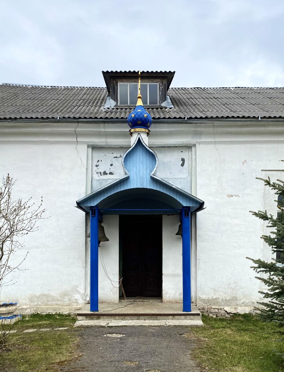 Церковь Николая Чудотворца, Краснозатонский (Сыктывкар, город, Республика Коми). архитектурные детали, Крыльцо