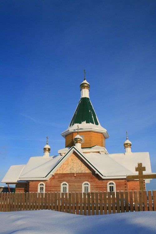Церковь Сошествия Святого Духа, Верхний Чов (Сыктывкар, город, Республика Коми). общий вид в ландшафте