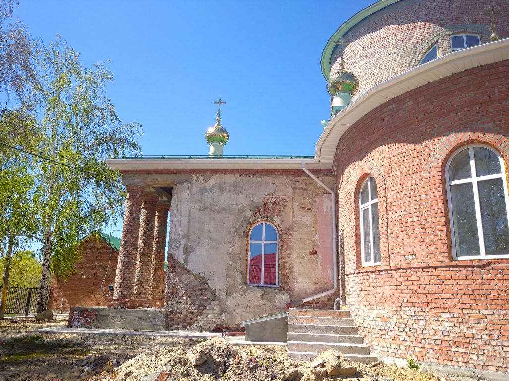 Церковь Воскресения Христова, Павловка (Павловский район, Ульяновская область). архитектурные детали, Рубец от примыкания старого алтаря