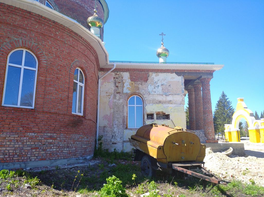 Церковь Воскресения Христова, Павловка (Павловский район, Ульяновская область). архитектурные детали, Рубец от примыкания старого алтаря