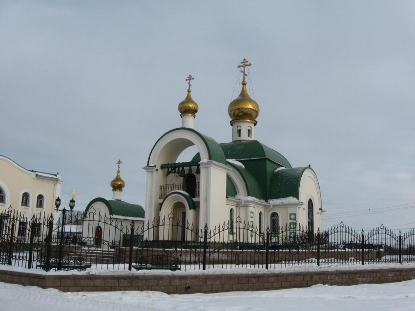 Челябинск. Церковь Владимира равноапостольного. общий вид в ландшафте