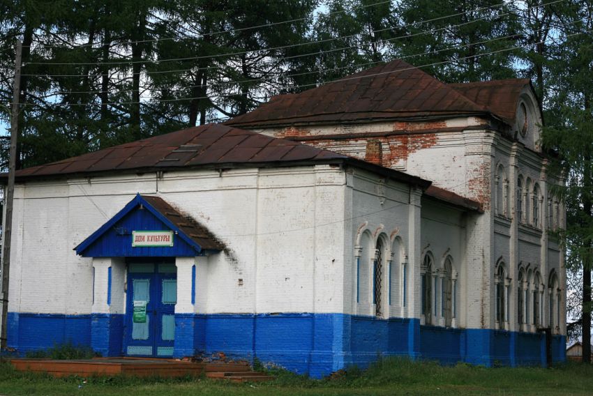 Церковь Сретения Господня, Руч (Усть-Куломский район, Республика Коми). общий вид в ландшафте