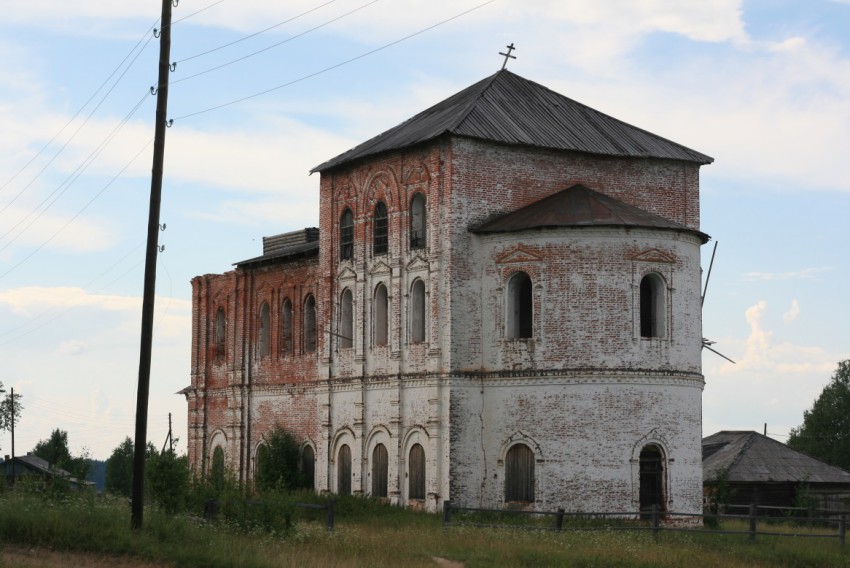 Церковь Рождества Христова, Деревянск (Усть-Куломский район, Республика Коми). общий вид в ландшафте