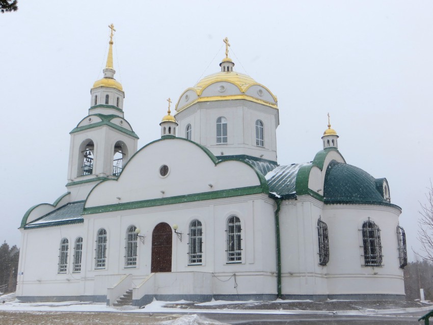 Нягань. Церковь Алексия, митрополита Московского. общий вид в ландшафте