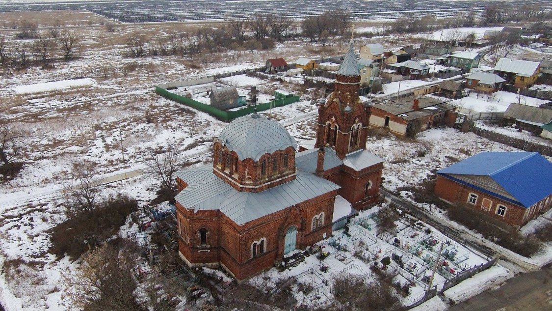 Ловецкие Борки. Церковь Успения Пресвятой Богородицы. общий вид в ландшафте