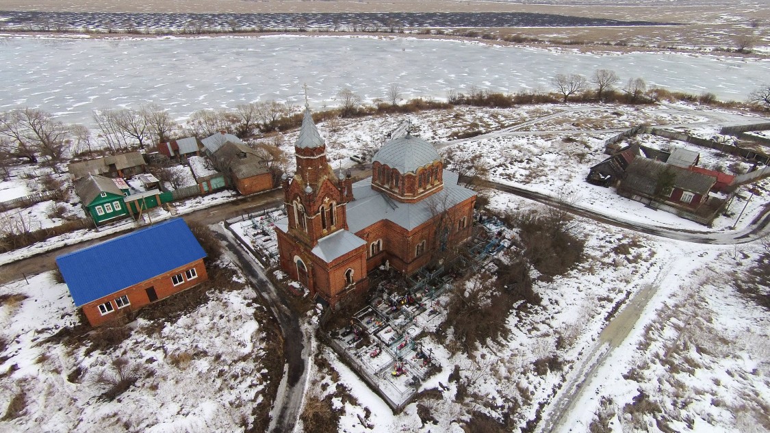 Ловецкие Борки. Церковь Успения Пресвятой Богородицы. общий вид в ландшафте