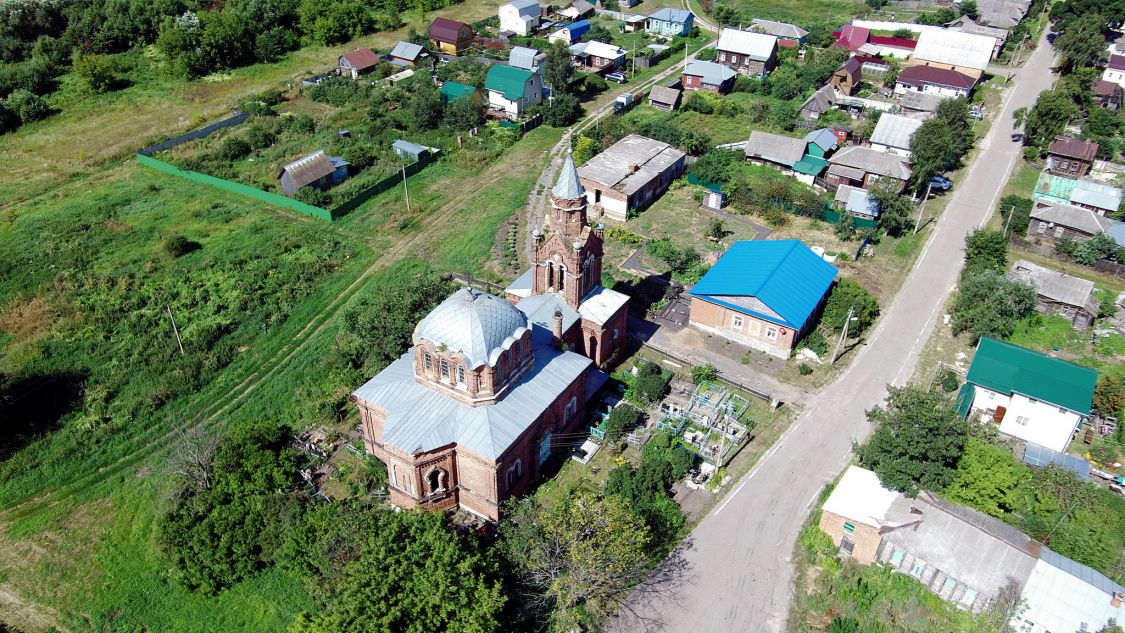 Ловецкие Борки. Церковь Успения Пресвятой Богородицы. общий вид в ландшафте