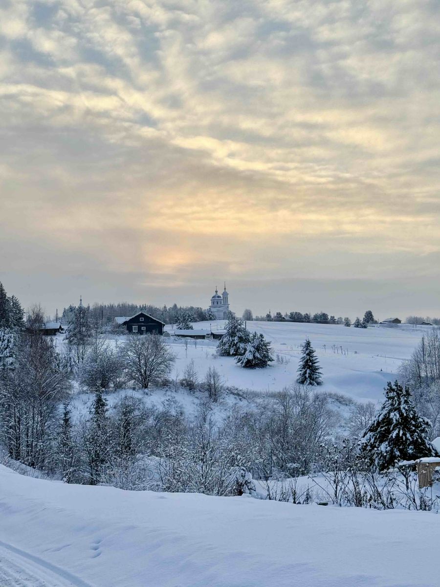 общий вид в ландшафте. Ыбский Серафимовский женский монастырь, Ыб (Сыктывдинский район, Республика Коми)