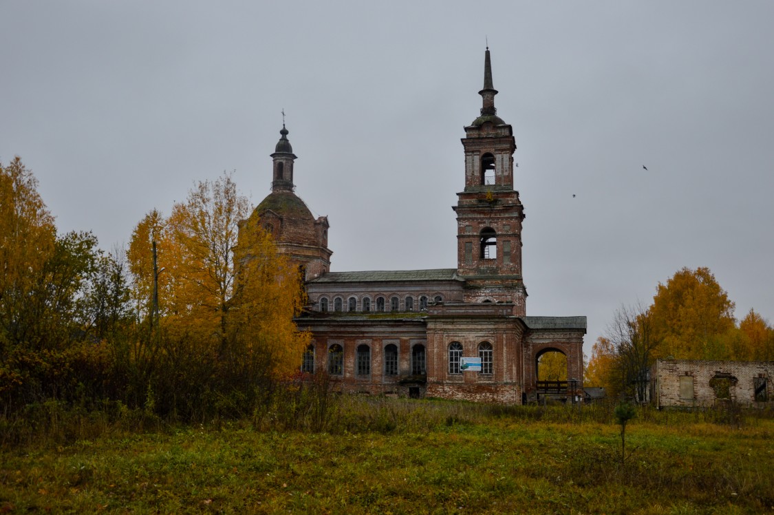 Сада. Церковь Вознесения Господня. фасады