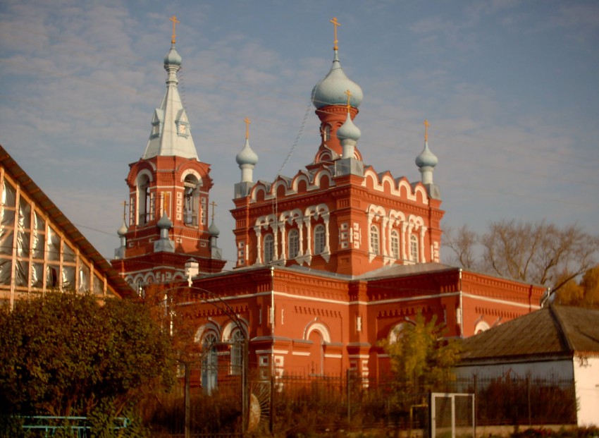 Люк. Ризоположенский женский монастырь. Церковь Петра и Павла. фасады