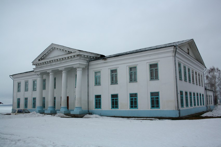 Оса. Собор Успения Пресвятой Богородицы. общий вид в ландшафте