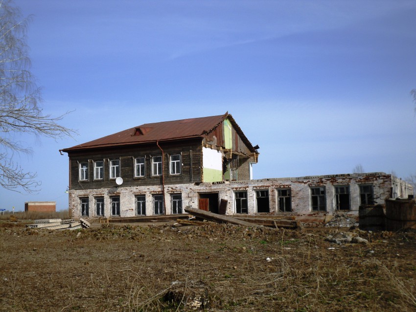 Церковь Вознесения Господня, Устиново (Осинский район, Пермский край). фасады, остатки перестроенного здания церкви