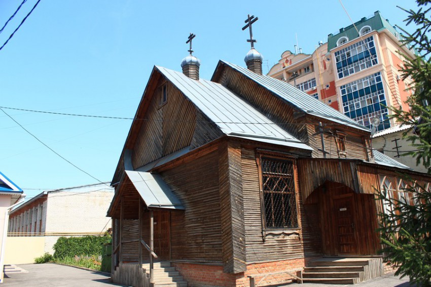 Ульяновск. Церковь Михаила Архангела. общий вид в ландшафте, Вид с юго-западной стороны, с внутреннего двора храмового комплекса