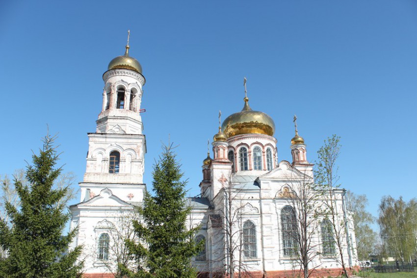 Церковь Рождества Христова, Лебяжье (Мелекесский район, Ульяновская область). фасады, Общий вид со стороны дороги.