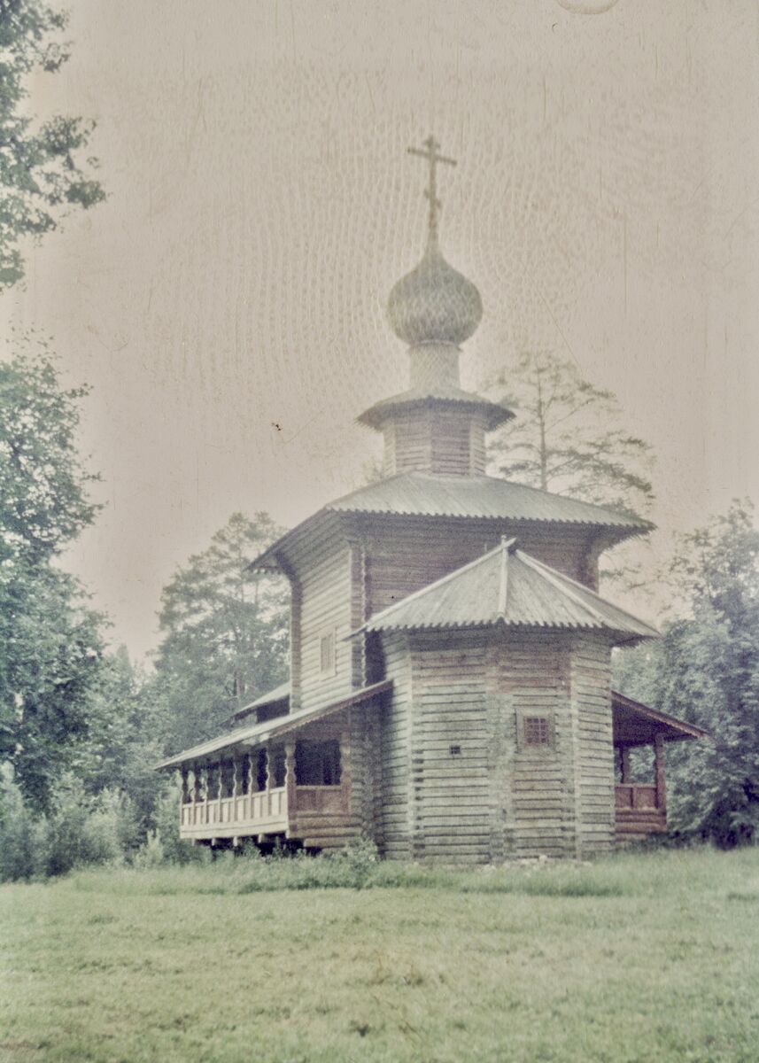 Музей деревянного зодчества. Церковь Богоявления Господня из села Семёновское, Истра (Истринский городской округ и ЗАТО Восход, Московская область). фасады, Скан с плёнки из домашнего архива.