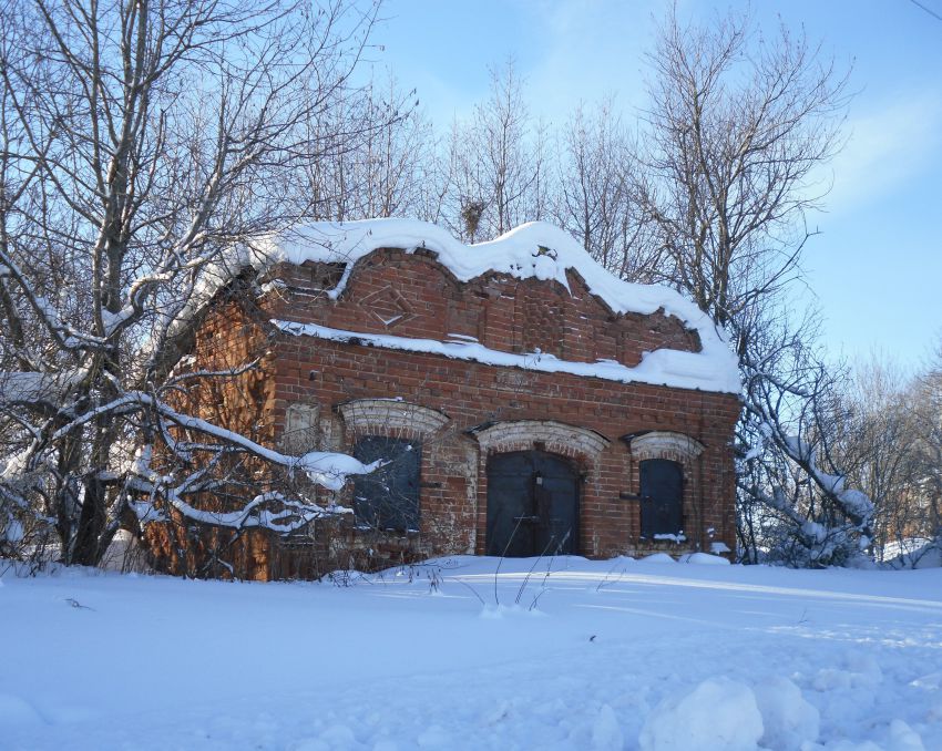 Церковь Петра и Павла, Петропавловск (Большесосновский район, Пермский край). фасады, старинная постройка недалеко от храма