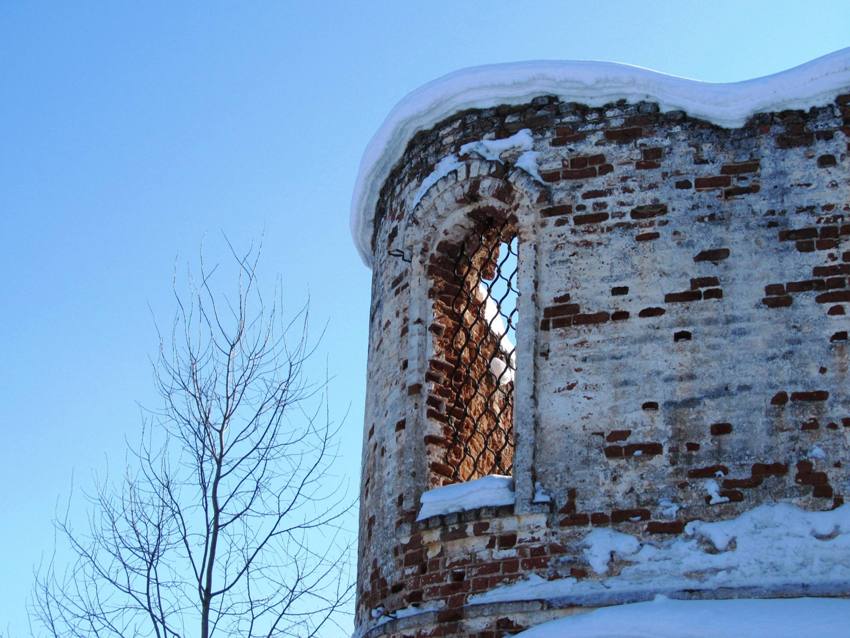 Церковь Николая Чудотворца, Катромское, озеро (Харовский район, Вологодская область). архитектурные детали, северо-восточное замыкание верхнего этажа