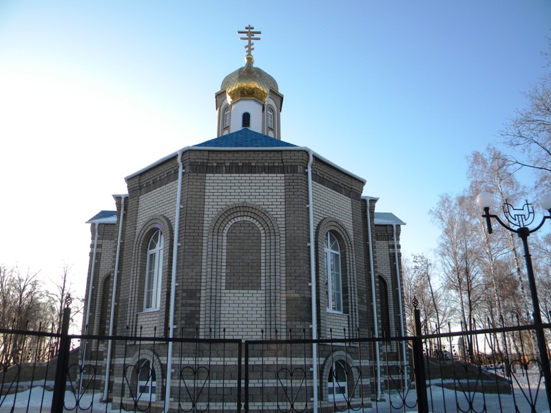 Церковь Успения Пресвятой Богородицы, Пролетарский (Ракитянский район, Белгородская область). общий вид в ландшафте