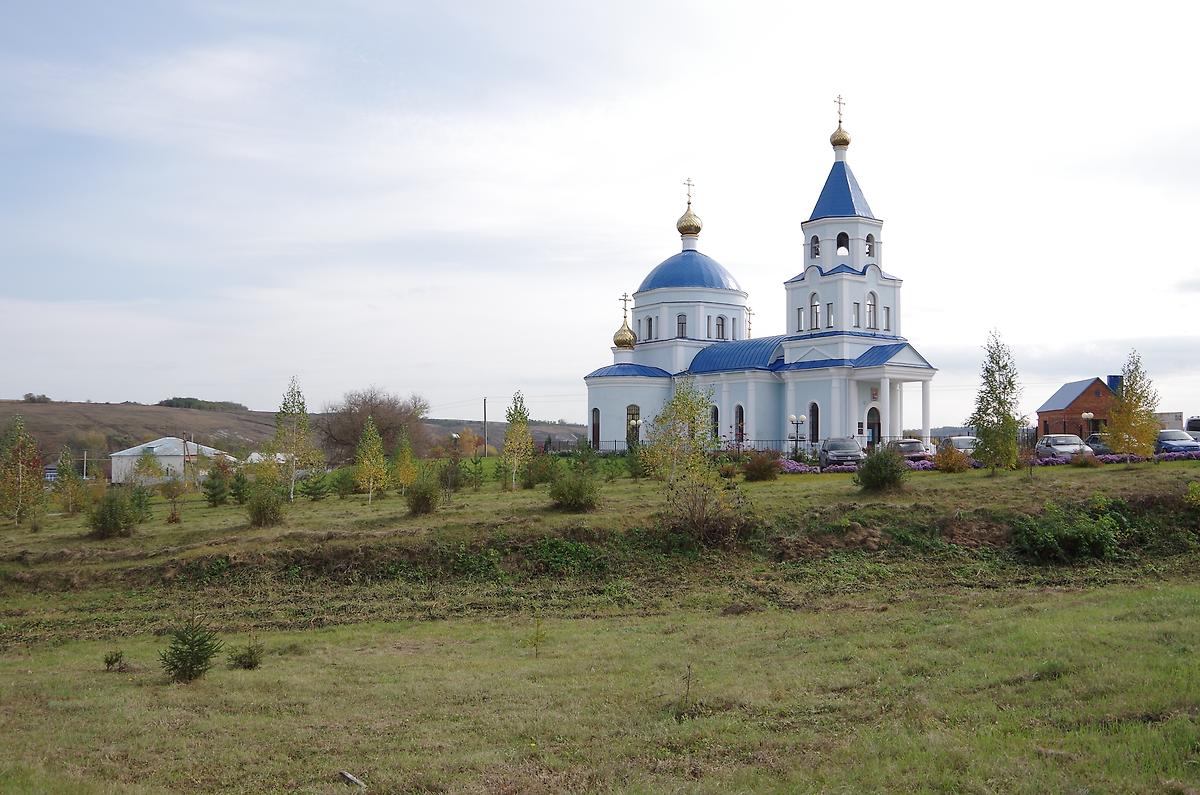 общий вид в ландшафте. Церковь Рождества Пресвятой Богородицы, Богородское (Новооскольский район, Белгородская область)