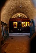 Церковь Илии Пророка, Иконостас заменён в 2008 году. Старый же лежит ещё слева<br>, Синайский полуостров, Египет, Прочие страны