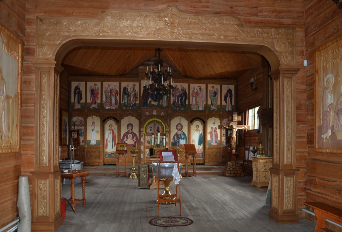 Церковь Ольги равноапостольной и Анастасии княжны, Старый Оскол (Старый Оскол, город, Белгородская область). интерьер и убранство, Вид из трапезной на алтарь