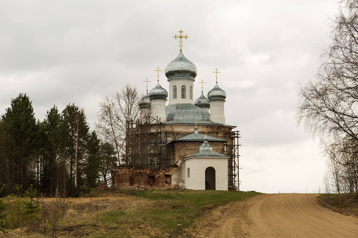 Церковь Преображения Господня бывшей Спасо-Николаевской Ефремовой пустыни, Монастырская (Сямженский район, Вологодская область). документальные фотографии