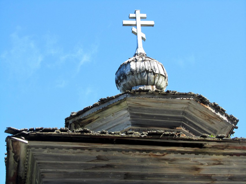 Фоминская (Васютинский погост, Дьяконцы). Церковь Илии Пророка. архитектурные детали, повалы четверика и восьмерика, главка и крест, вид с запада