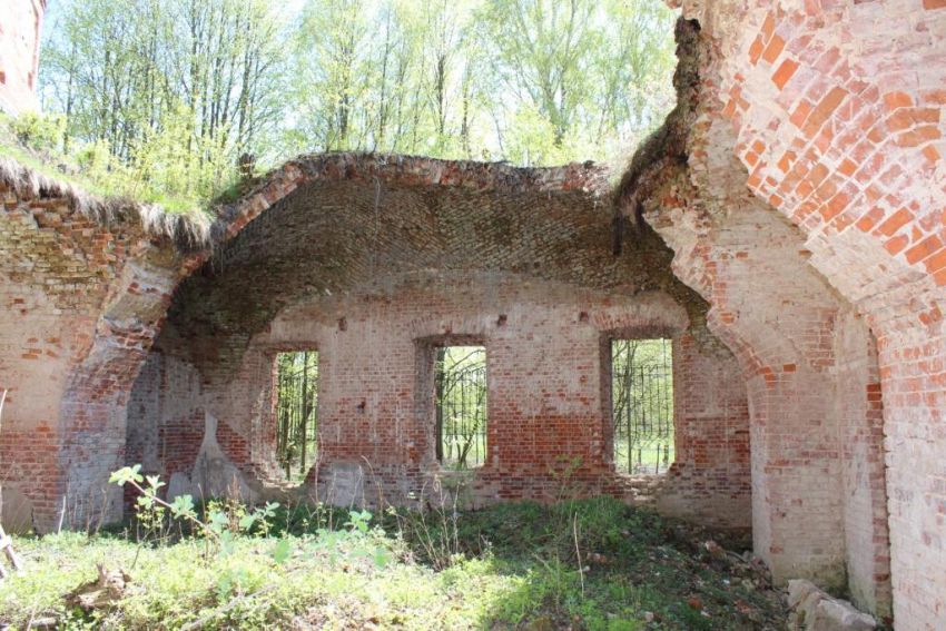 Церковь Казанской иконы Божией Матери, Маковцы (Дзержинский район, Калужская область). интерьер и убранство, Южный фасад средней части в интерьере